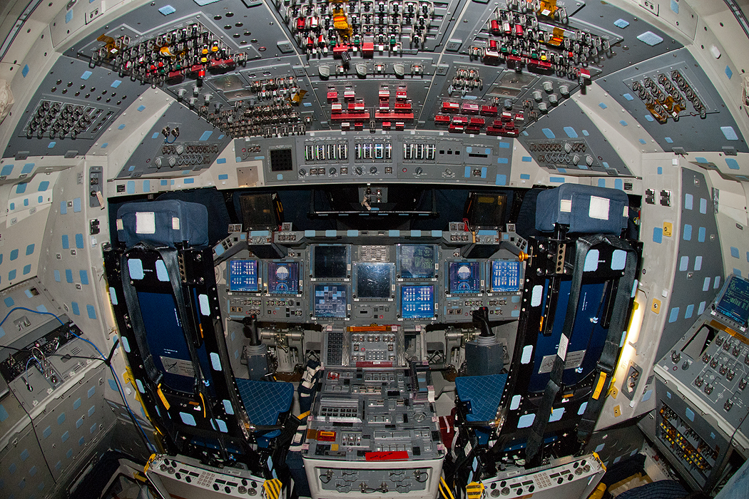 Three Space Shuttle flight decks photos - Boing Boing